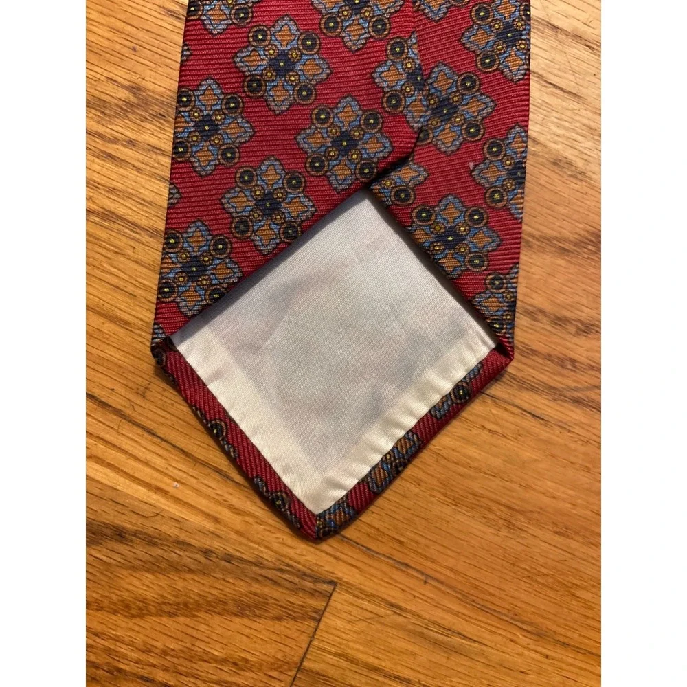 Brooks Brothers Necktie Mens OS Red Excellent Silk Geometric Medallion USA Made